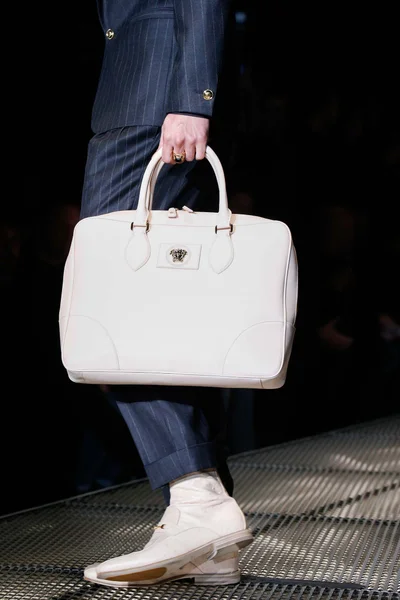 Look 17